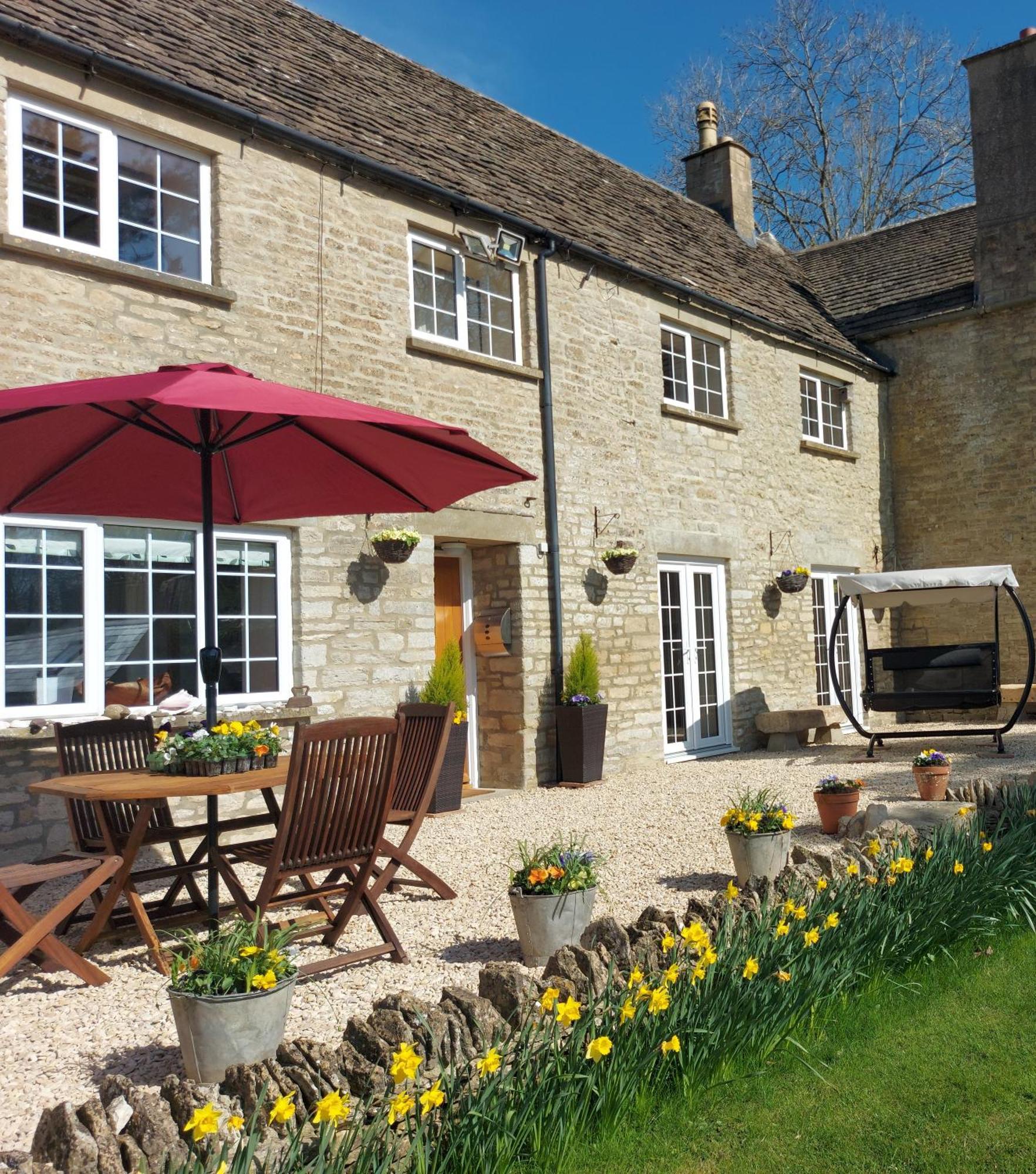 Thames Head Wharf - Historic Cotswold Cottage With Stunning Countryside Views サイレンセスター エクステリア 写真