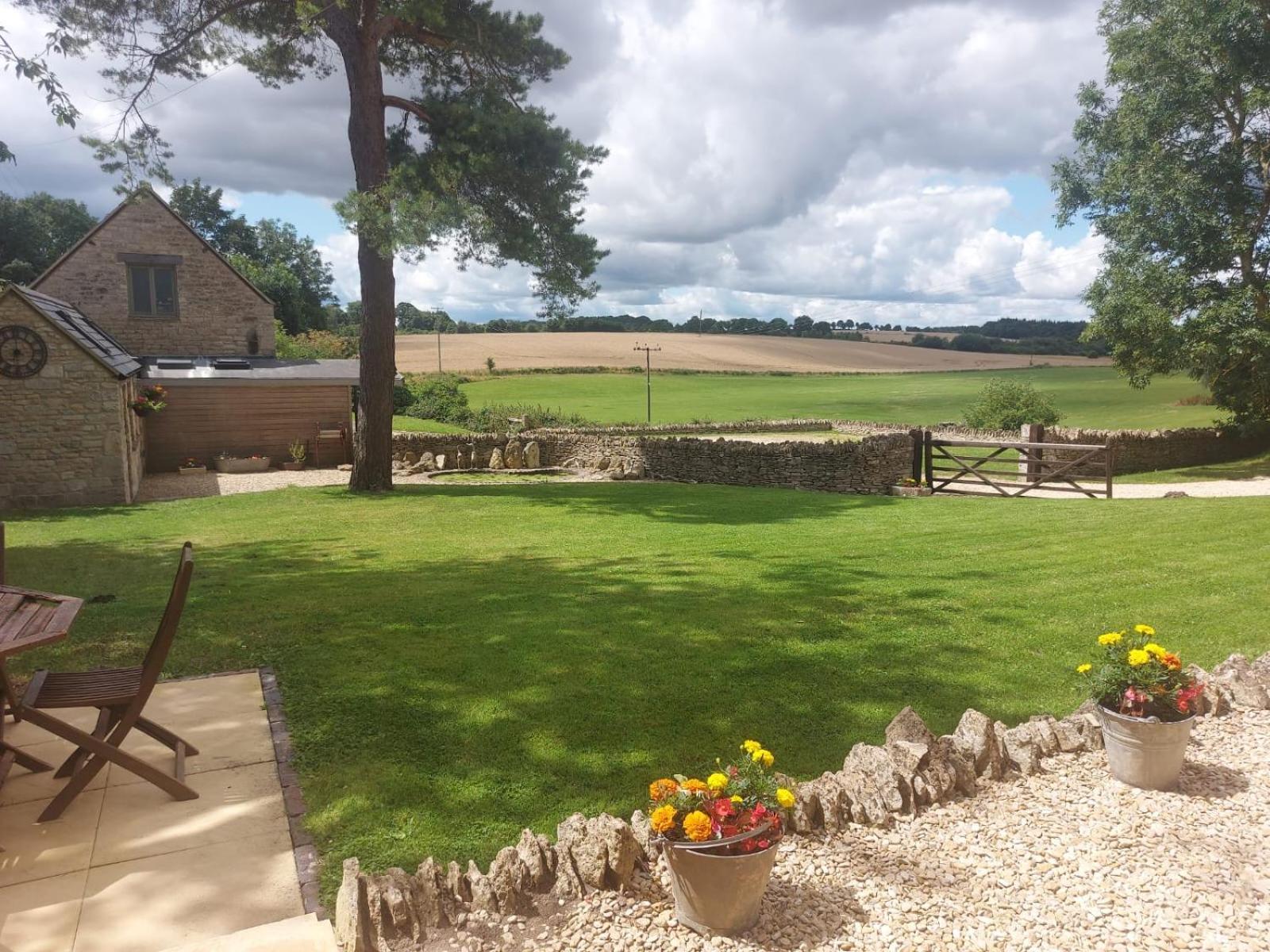 Thames Head Wharf - Historic Cotswold Cottage With Stunning Countryside Views サイレンセスター エクステリア 写真