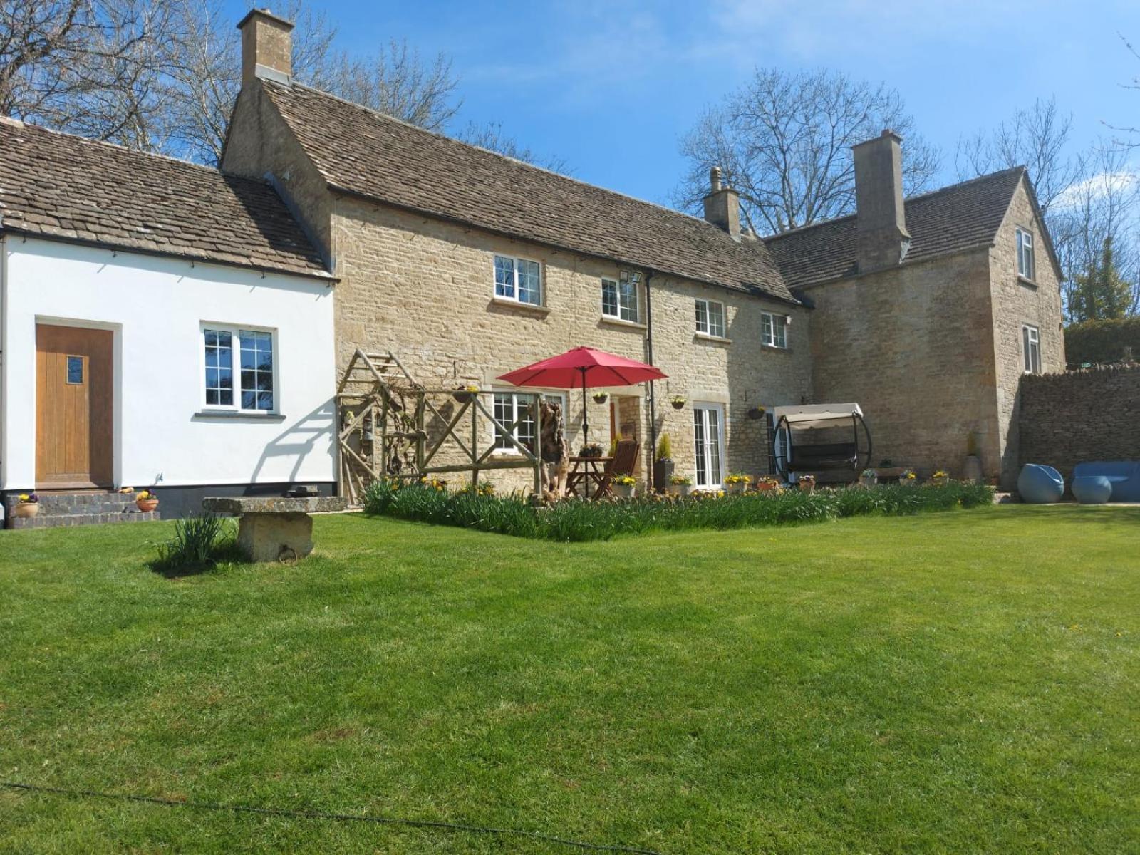 Thames Head Wharf - Historic Cotswold Cottage With Stunning Countryside Views サイレンセスター エクステリア 写真