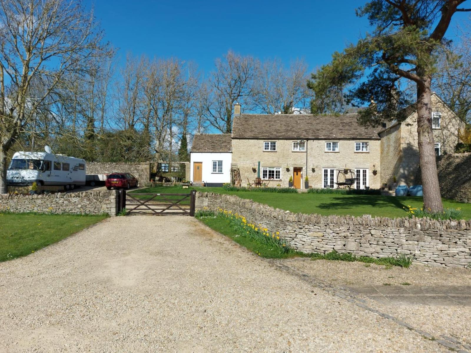 Thames Head Wharf - Historic Cotswold Cottage With Stunning Countryside Views サイレンセスター エクステリア 写真